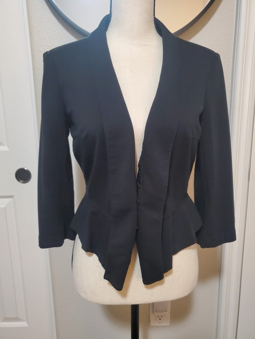 WHITE HOUSE BLACK MARKET PEPLUM DRESS JACKET IN GREAT CONDITION! Size Small